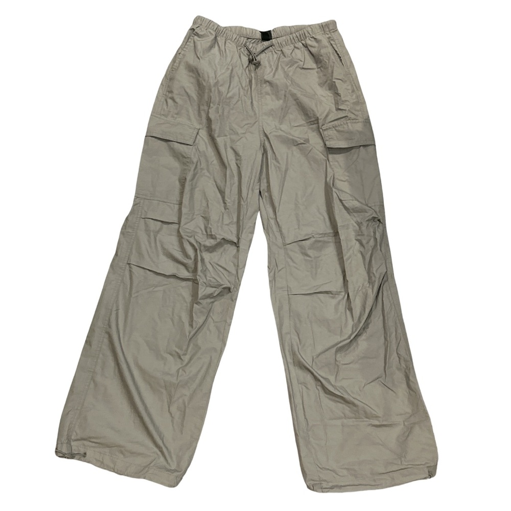 WILD FABLE flare tan cargo pants, women's size small. 6 pockets, adjustable hem.